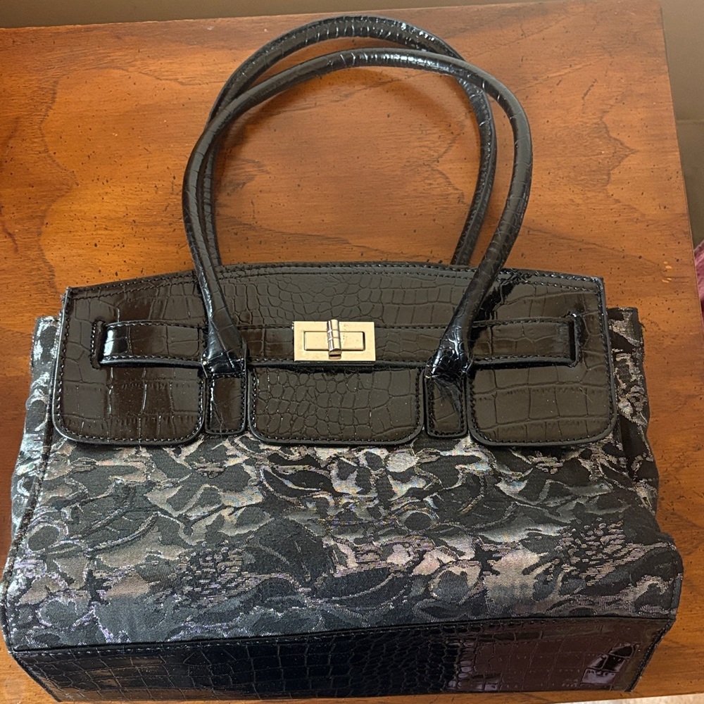 Elegant Black Croc-Embossed Women's Handbag